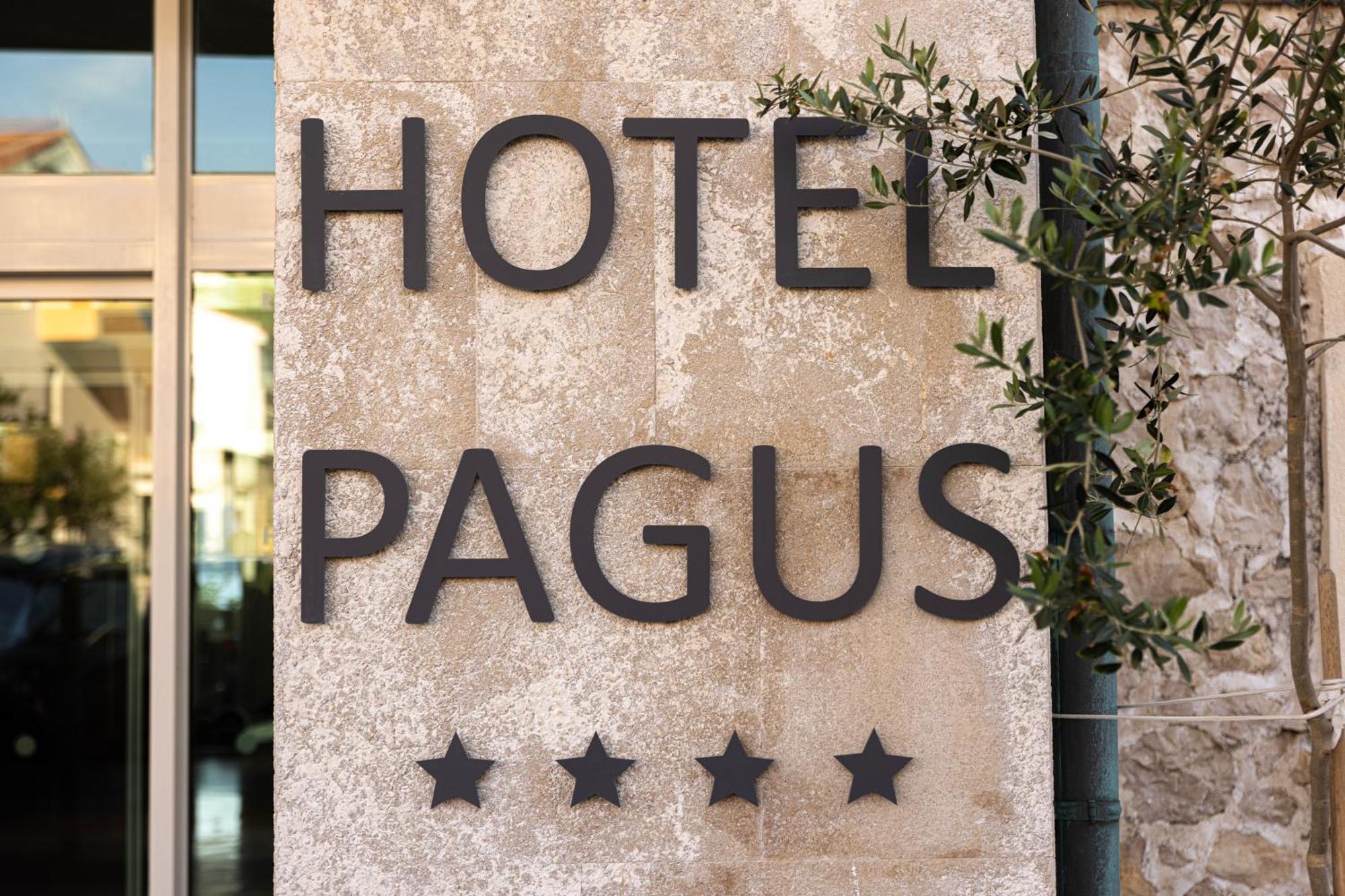 Family Hotel Pagus Pag Town Extérieur photo